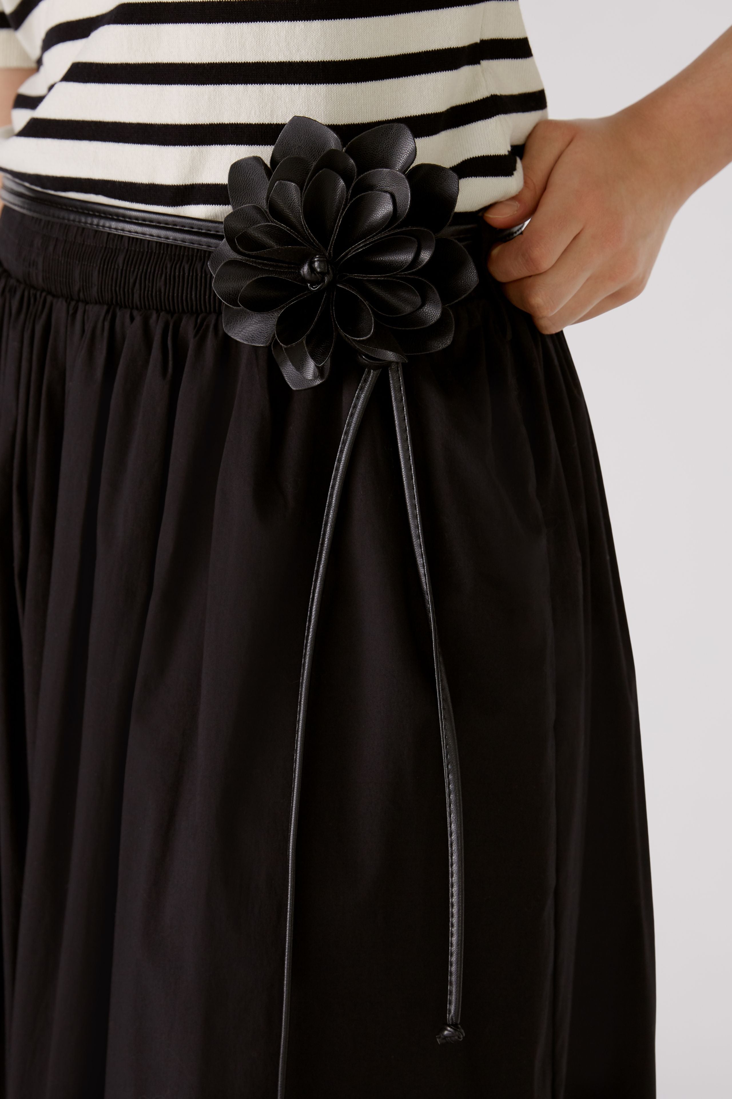 Oui - Black Flower Belt Skirt
